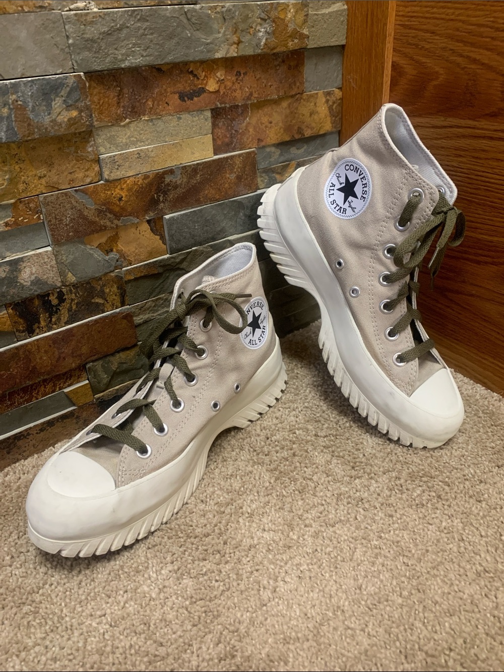 Converse platform  High Top Sneakers - 8 Beige with Olive Laces